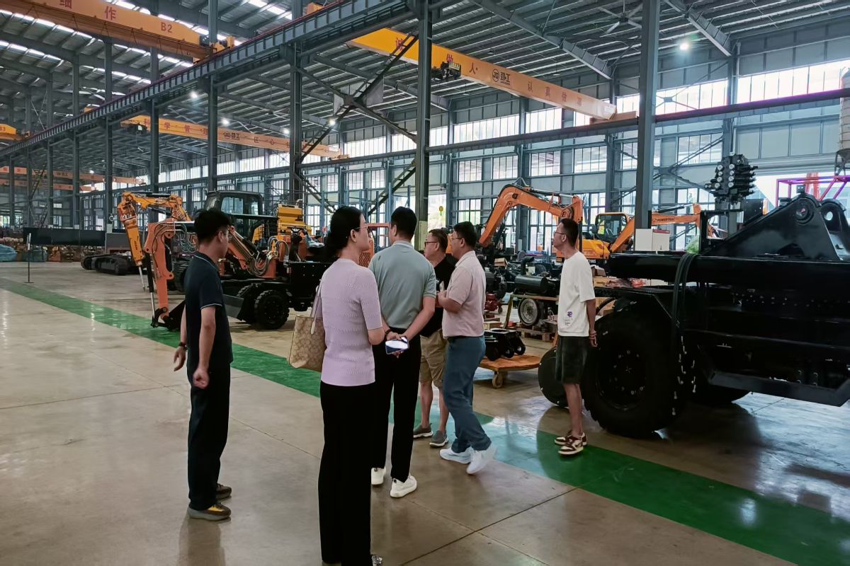 Nigerian Clients Visit Quanzhou Jinggong Machinery to Discuss West Africa Construction Machinery Cooperation