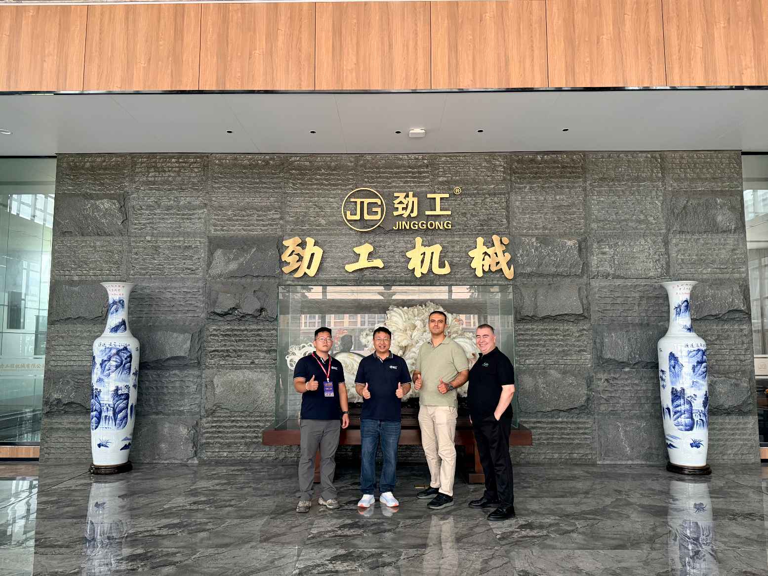 Clients from Kazakhstan Visit Quanzhou JINGGONG Machinery Equipment Co., Ltd. to Deepen Long-term Cooperation in Central Asian Machinery