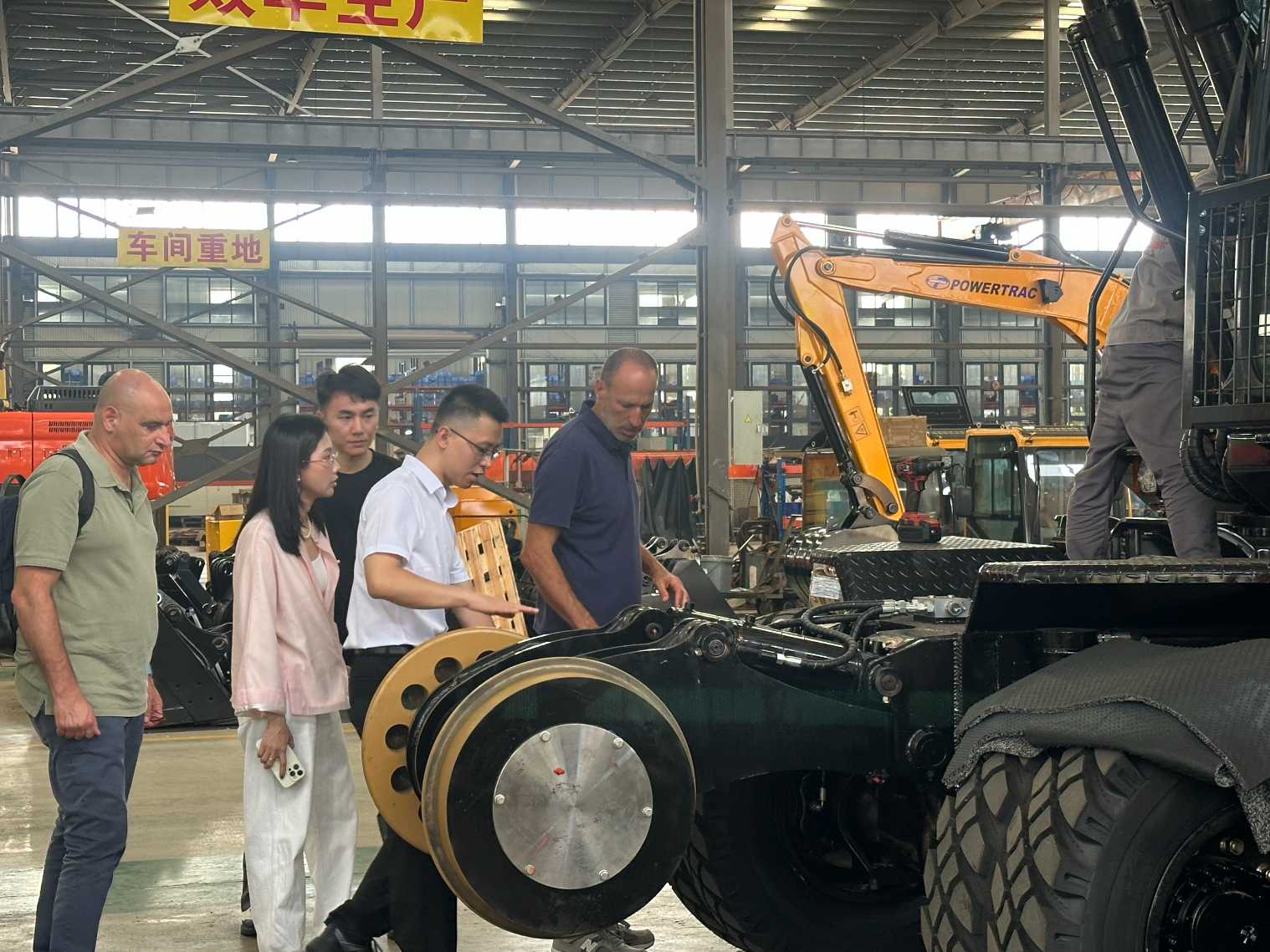 Israeli Delegation Visits Quanzhou JINGGONG Machinery Equipment Co., Ltd. for In-Depth Talks, Pioneering New Cooperation Frontiers in the Middle East Construction Machinery Market